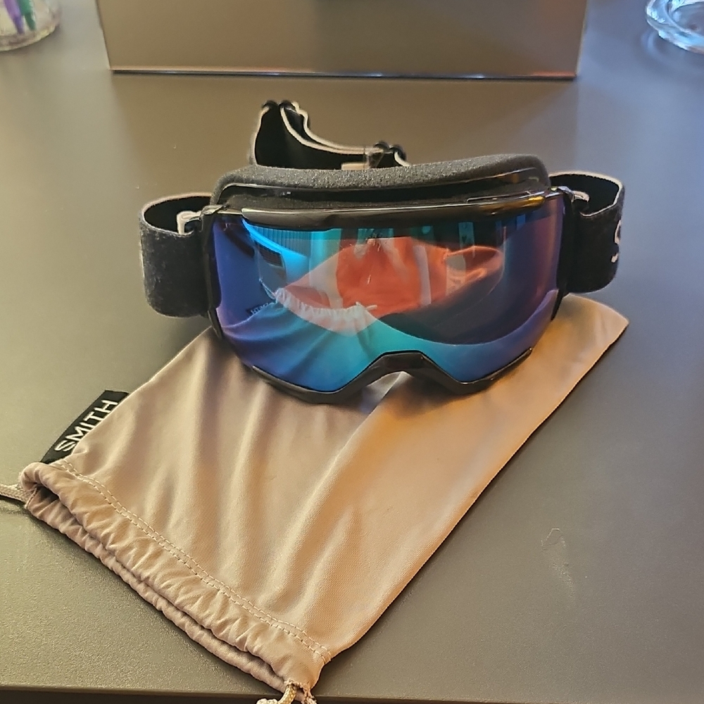 SMITH Goggles with Reflective Blue/green Lens